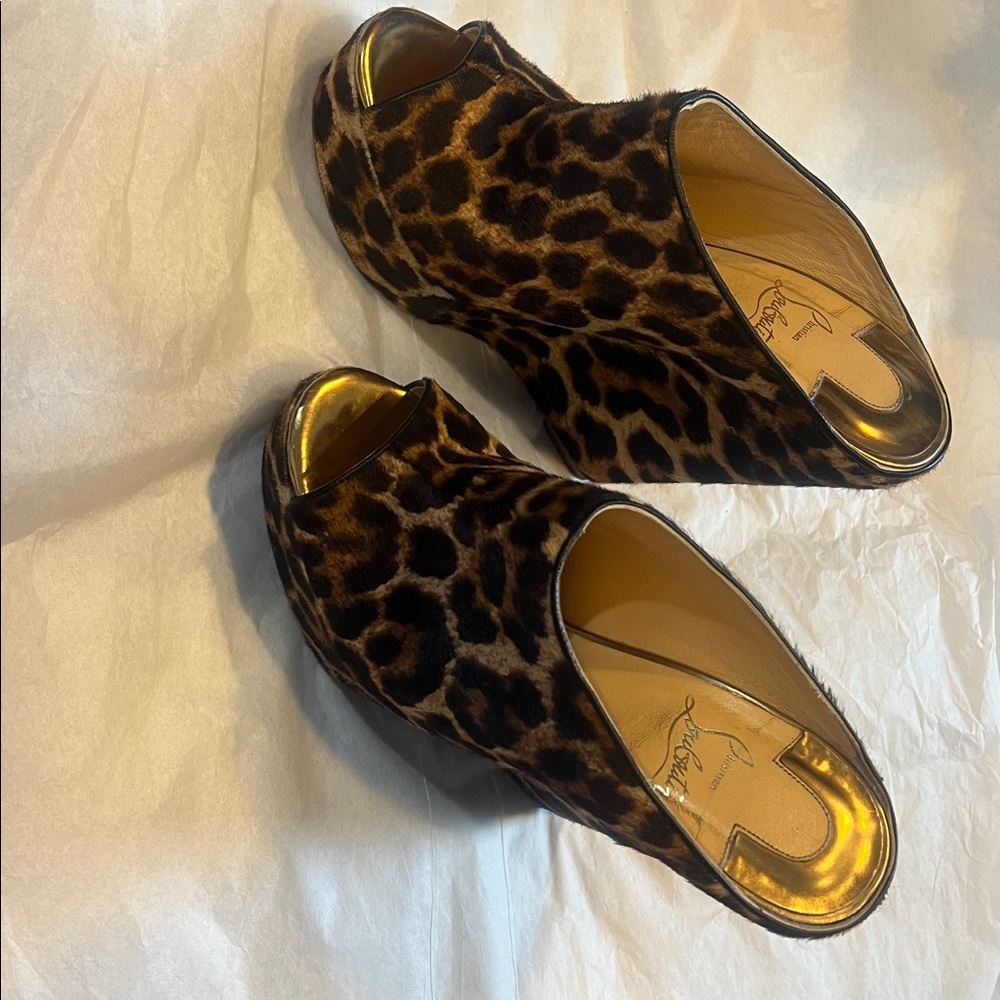 💯 authentic  Christian Louboutin Animal Print Peep toe slides, PONY HAIR